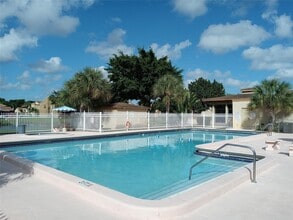 2944 E Missionwood Ln in Miramar, FL - Foto de edificio - Building Photo