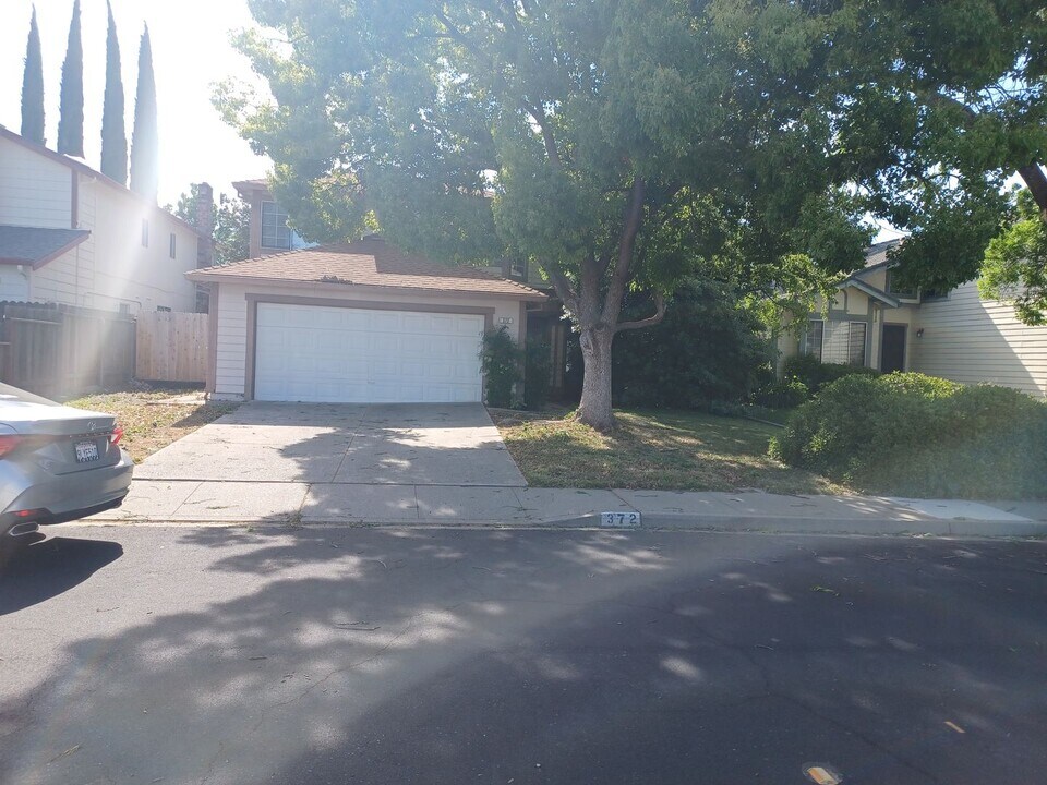372 Danbury Cir in Vacaville, CA - Building Photo
