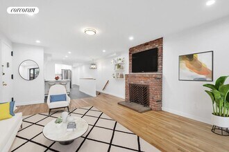 250 W 74th St in New York, NY - Building Photo - Building Photo
