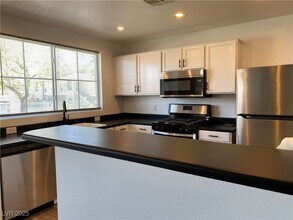 9330 W Maule Ave in Las Vegas, NV - Building Photo - Building Photo