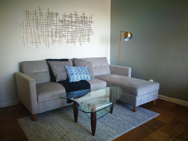 1435 4th St SW, Unit B317 in Washington, DC - Foto de edificio - Building Photo
