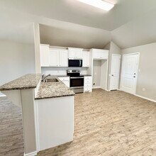 1020 Preston Trails in Wolfforth, TX - Building Photo - Building Photo