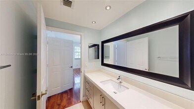 3255 NE 184th St, Unit 12410 in Aventura, FL - Foto de edificio - Building Photo