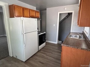 671 White Ave in Lincoln Park, MI - Building Photo - Building Photo