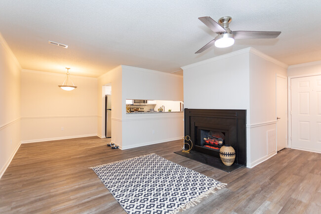 Sugar Creek Apartments in Winston-Salem, NC - Building Photo - Interior Photo