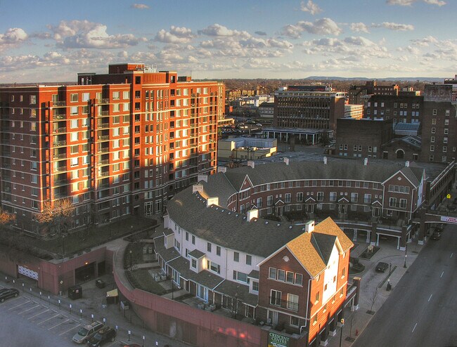 Crescent Centre Tower in Louisville, KY - Building Photo - Building Photo