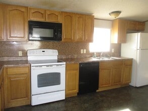 222 Tyler St in Oak Grove, KY - Building Photo - Building Photo