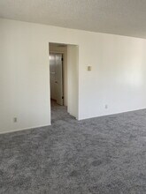 2943 Lexington Dr in Ventura, CA - Building Photo - Building Photo