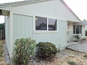 1211 Utah St in Wenatchee, WA - Building Photo - Building Photo