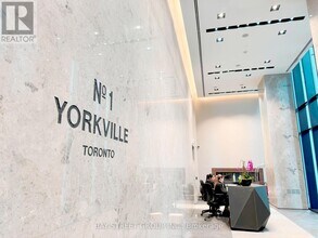 1-2501 Yorkville Ave in Toronto, ON - Building Photo - Building Photo