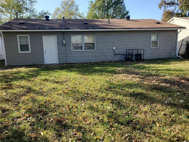 722 St Martin Dr in Sauget, IL - Building Photo - Building Photo