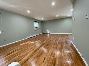 14951 259th St, Unit 2nd floor in Rosedale, NY - Building Photo - Building Photo