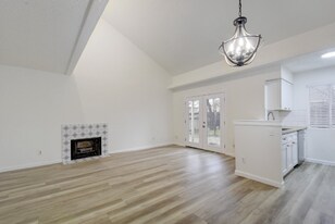 6803 Woodhue Dr, Unit A in Austin, TX - Building Photo