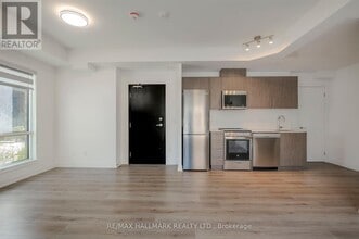861-861 Sheppard Ave W in Toronto, ON - Building Photo - Building Photo
