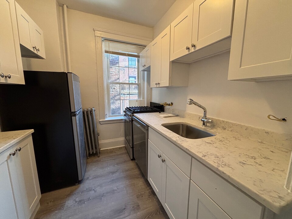 28 Myrtle St, Unit 5 in Boston, MA - Building Photo