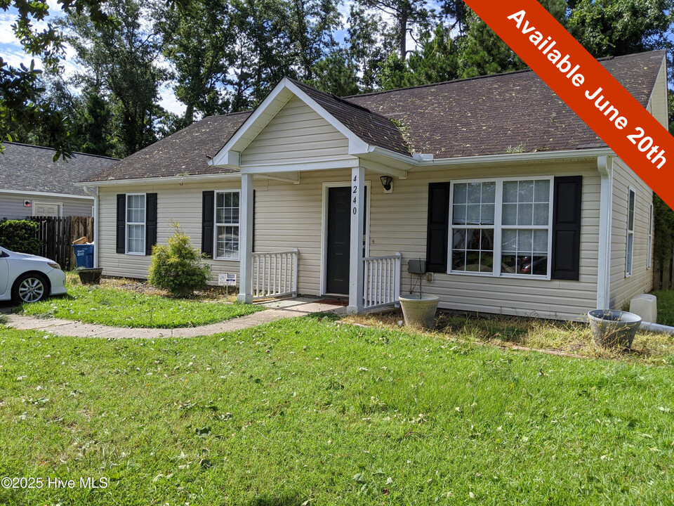 4240 Sunglow Dr in Wilmington, NC - Building Photo