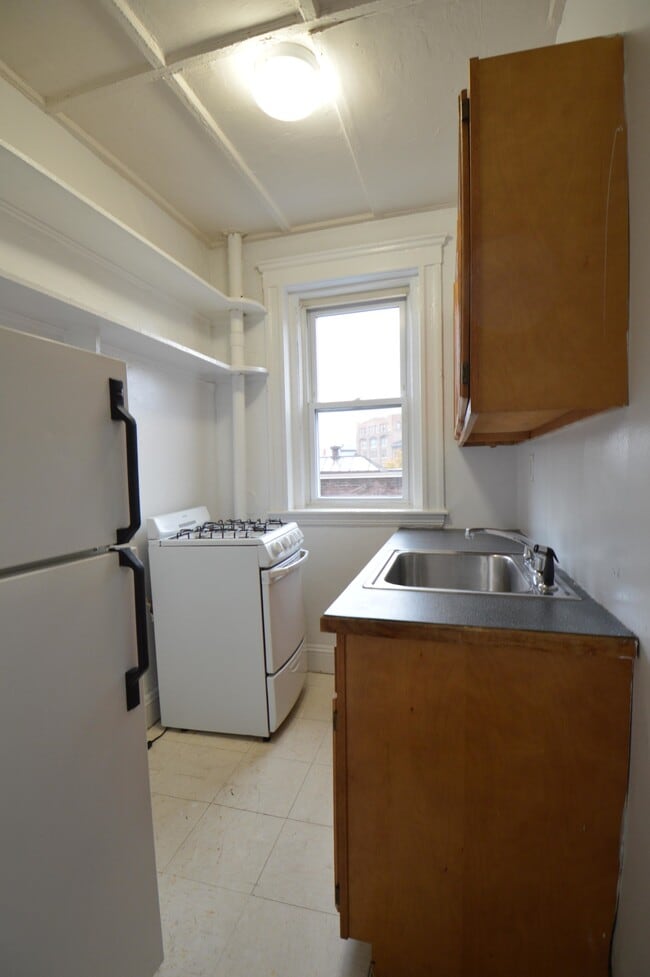 1175 Boylston St, Unit 5 in Boston, MA - Foto de edificio - Building Photo