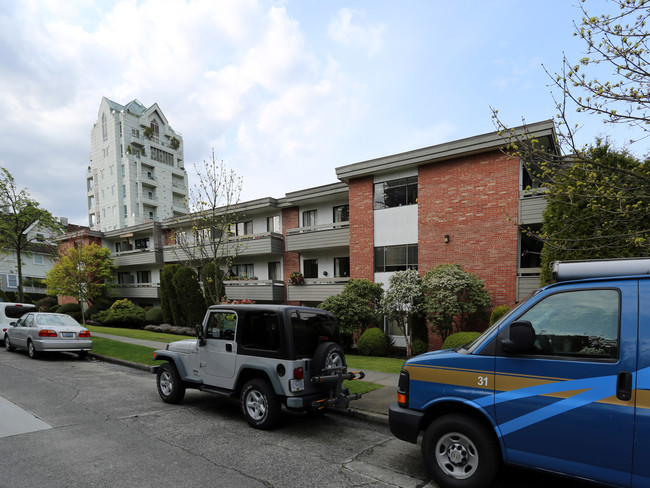 Balmoral Park Apartments in Vancouver, BC - Building Photo - Building Photo