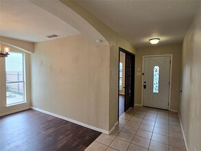 1108 Grand Central Pkwy in Saginaw, TX - Building Photo - Building Photo