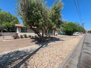 820 Wright Way in Sparks, NV - Building Photo - Building Photo