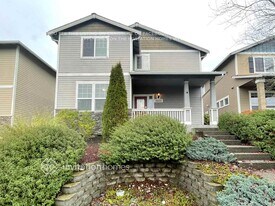 18533 97th Ave Ct E in Puyallup, WA - Building Photo