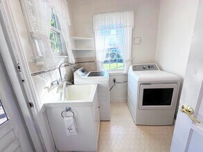 7445 Orion Ave in Van Nuys, CA - Building Photo - Building Photo