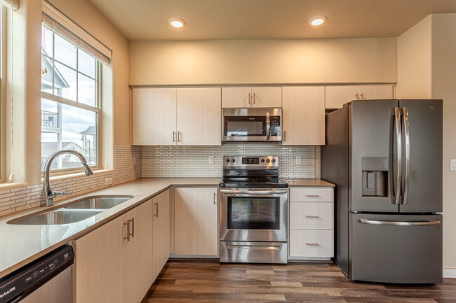 16323 NW Chadwick Way, Unit 203 in Portland, OR - Building Photo - Building Photo