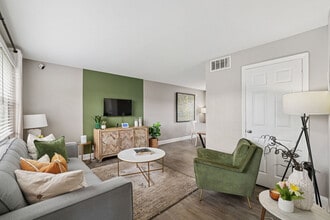 The Kensington in Huntsville, AL - Building Photo - Building Photo