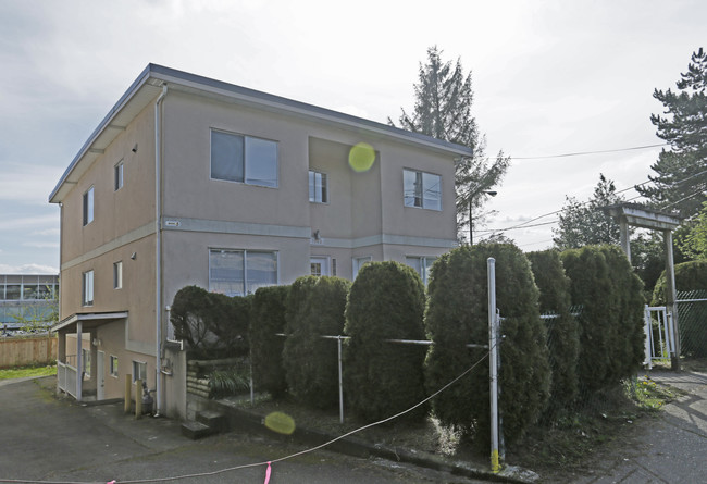 1062 Ridgeway Ave in Coquitlam, BC - Building Photo - Building Photo