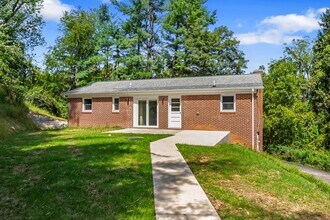 911 Nellies Cave Rd in Blacksburg, VA - Building Photo - Building Photo