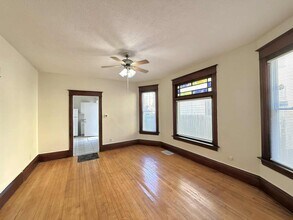 585 Case Ave, Unit 1 in St. Paul, MN - Foto de edificio - Building Photo