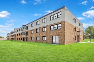 Ridgebrook Apartments in Brooklyn Park, MN - Foto de edificio - Building Photo