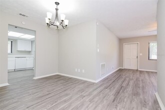 3901 Helena St NE in St. Petersburg, FL - Building Photo - Building Photo