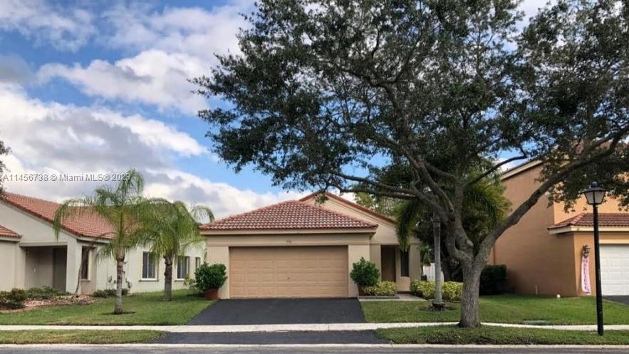 1436 Mira Vista Cir in Weston, FL - Building Photo