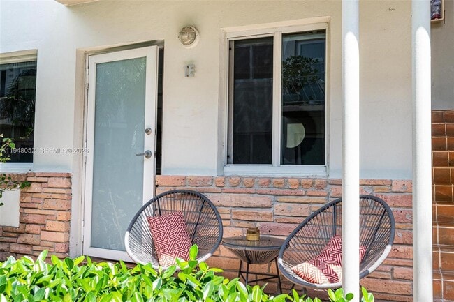 1130 Venetian Way in Miami Beach, FL - Building Photo - Building Photo