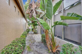 4553 Barclay Fair Way in Wellington, FL - Foto de edificio - Building Photo