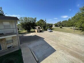 1502 NW Kingsbury Ave in Lawton, OK - Foto de edificio - Building Photo