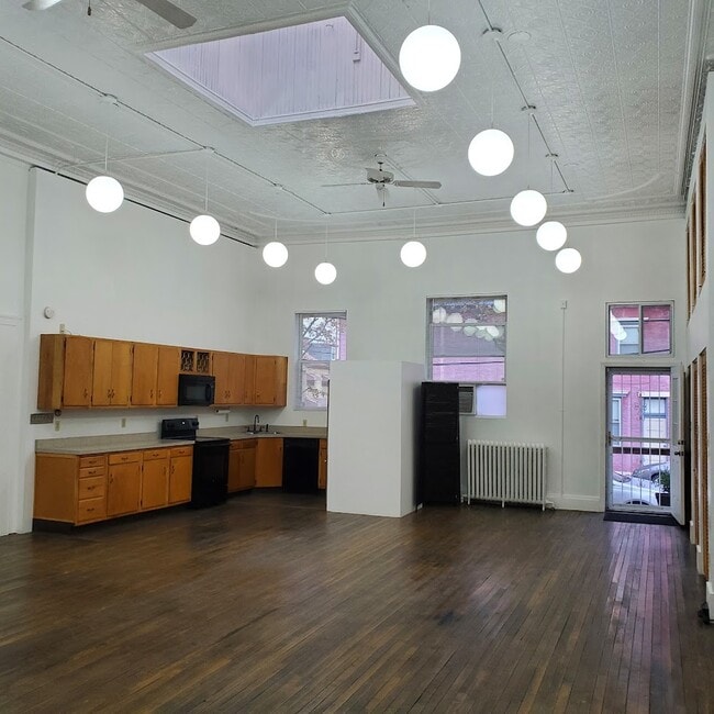 1704 Mary St, Unit #1704