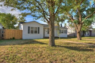 1917 43rd St in Lubbock, TX - Building Photo - Building Photo
