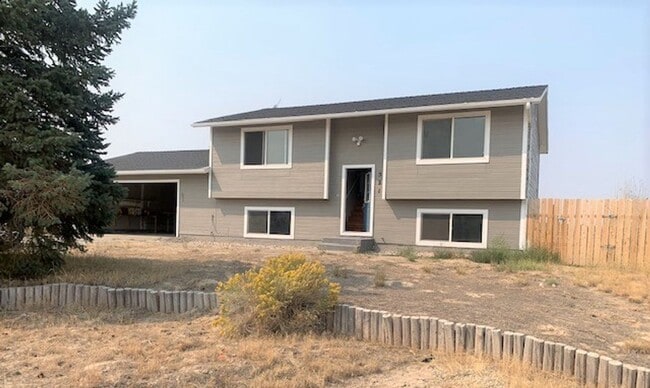 property at 521 Lawndale Pl