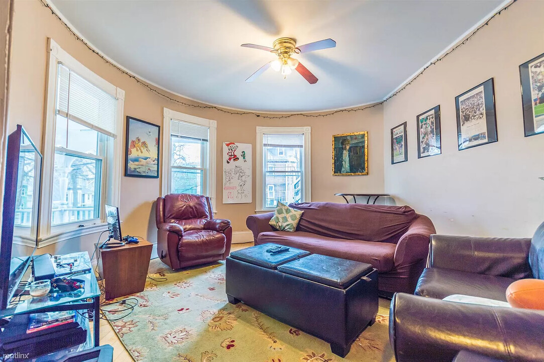 23 Aldie St, Unit 1 in Boston, MA - Foto de edificio