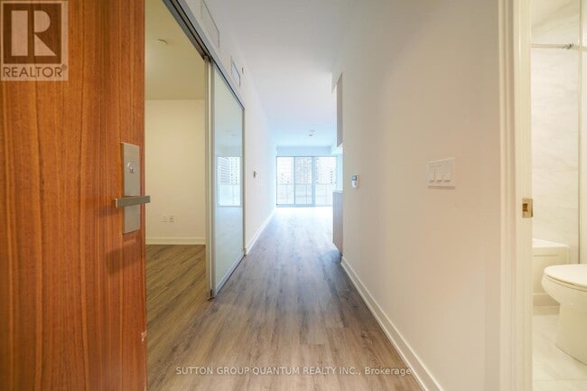 15 Queens Quay E in Toronto, ON - Building Photo - Building Photo