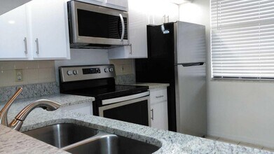 3516 Whitehall Dr in West Palm Beach, FL - Building Photo - Building Photo