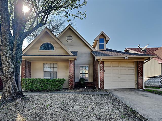 943 Gaynor Ave in Duncanville, TX - Building Photo