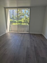 600 W 9th St, Unit 502 in Los Angeles, CA - Building Photo - Building Photo