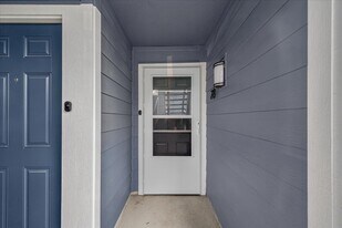 12600 SE Freeman Way in Milwaukie, OR - Building Photo