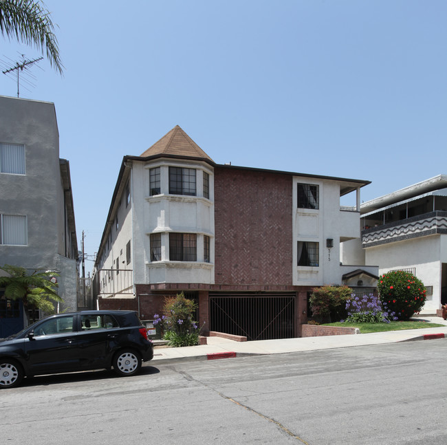 315 E Cedar Ave in Burbank, CA - Building Photo - Building Photo