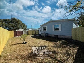 5641 Columbia Dr in New Port Richey, FL - Building Photo - Building Photo
