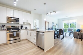 75 Tresser Blvd in Stamford, CT - Building Photo - Building Photo