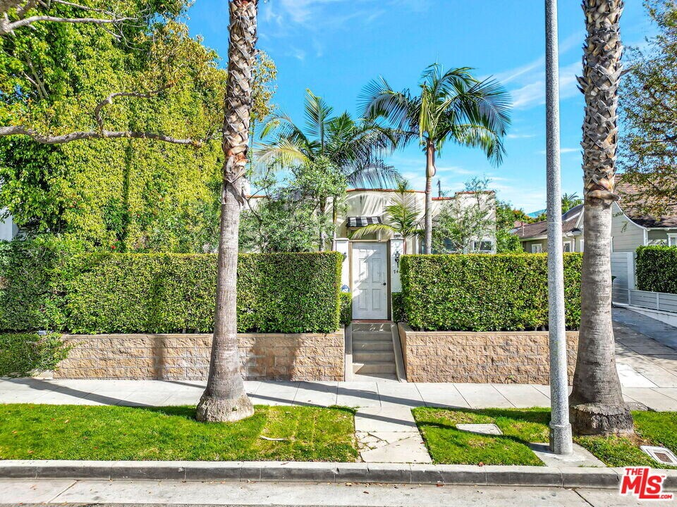 744 N Sierra Bonita Ave in Los Angeles, CA - Building Photo